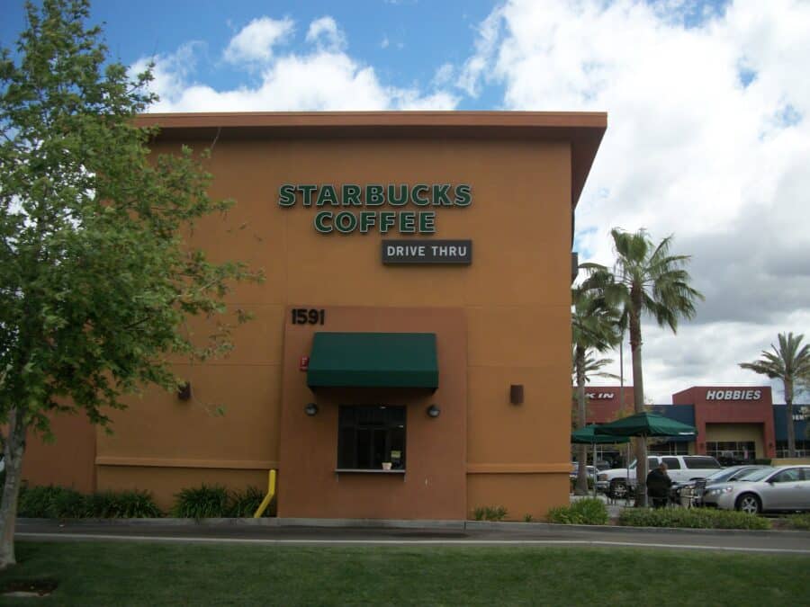 Ouverture Starbucks jour férié