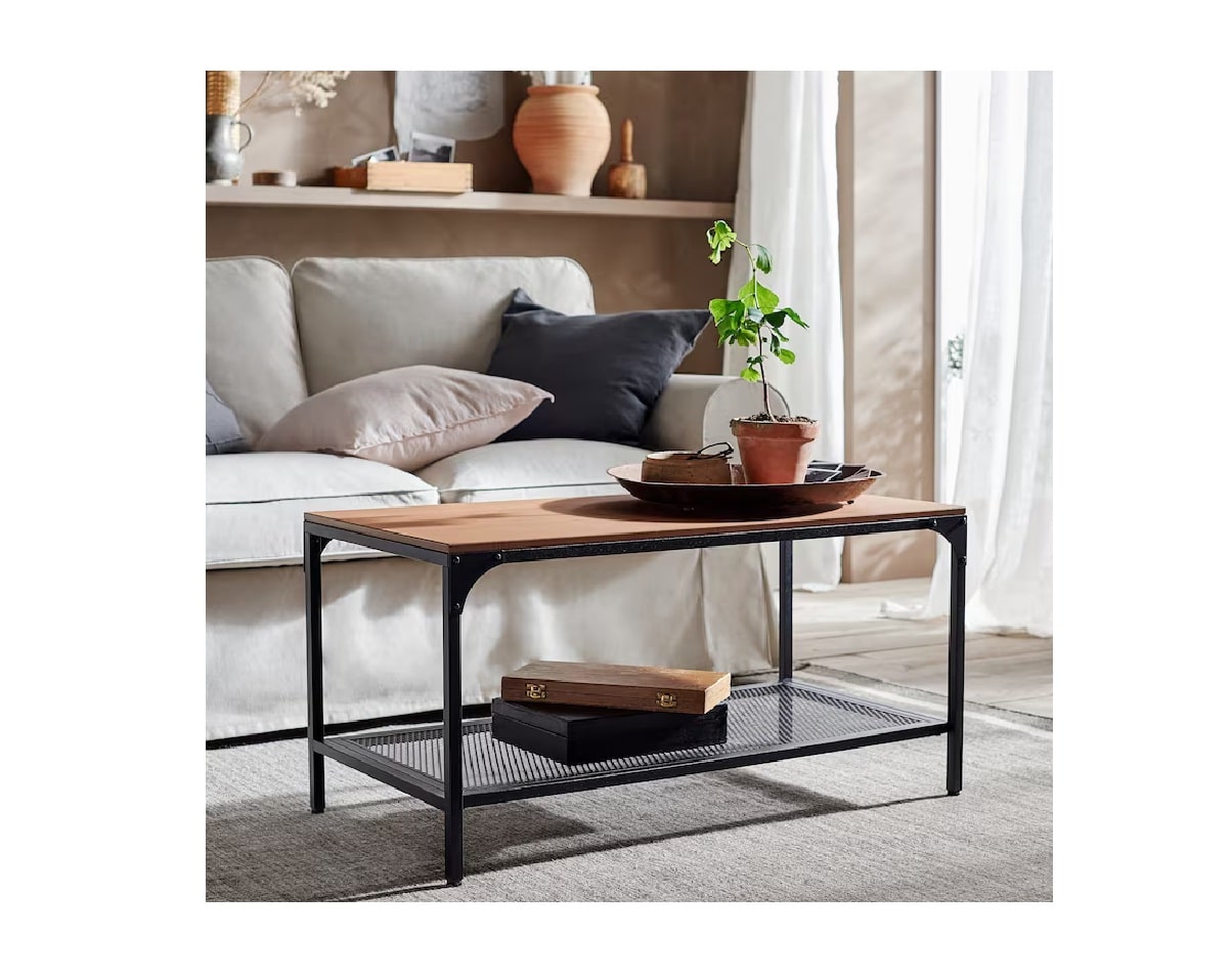 Vous voulez une table basse stylée et abordable? Découvrez la Fjällbo d