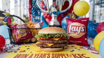 Burger KFC et chips Lay's dans un cadre coloré et ludique.